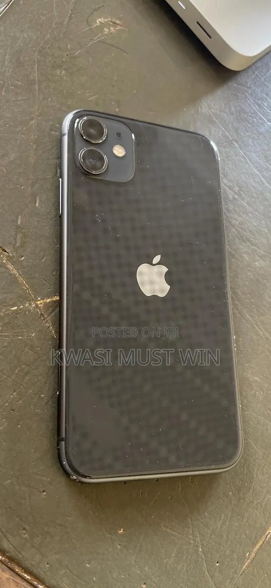 Apple iPhone 11 64 GB Black · Photo 1