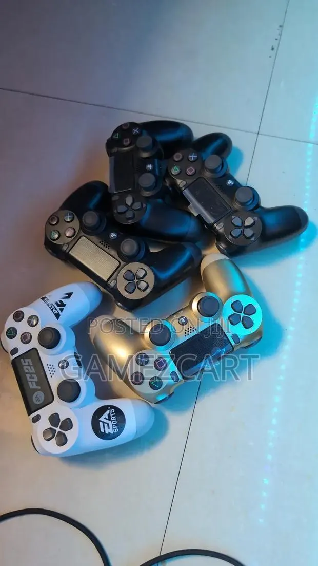 Original PS4 Controllers · Photo 1