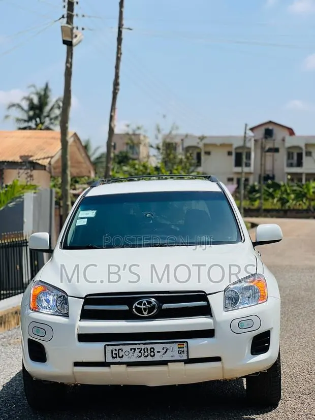 Toyota RAV4 2012 White · Photo 1