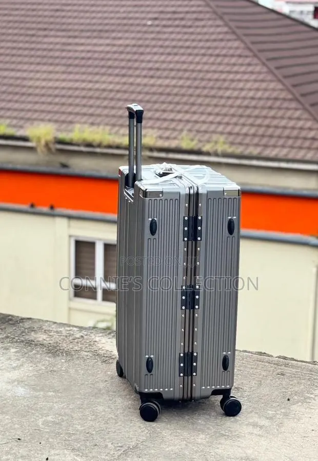Suitcase 24 Inches · Photo 1