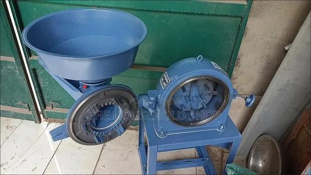 Bigger 26 Model Hammer Mill (Painted Model) · Photo 1