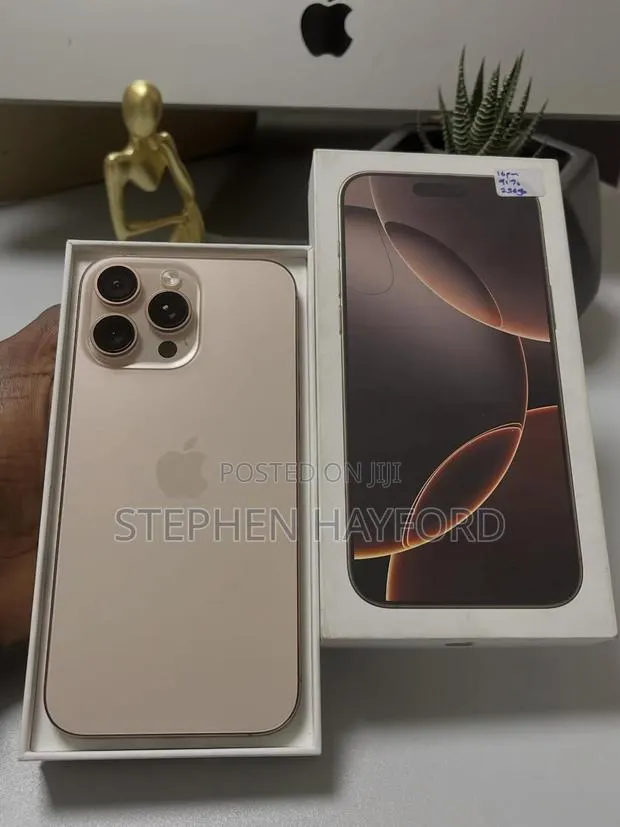 Apple iPhone 16 Pro Max 256 GB Gold · Photo 1