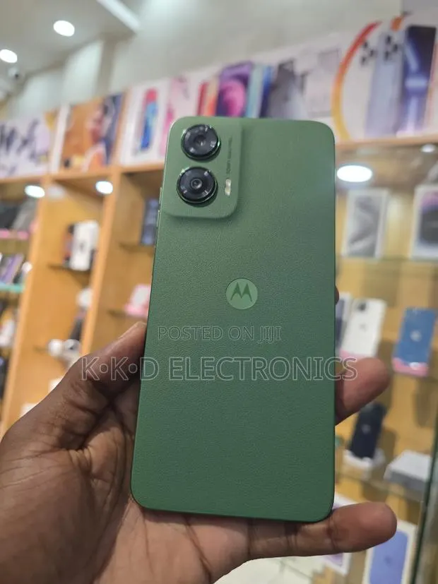 Motorola Moto G35 128 GB Green · Photo 1