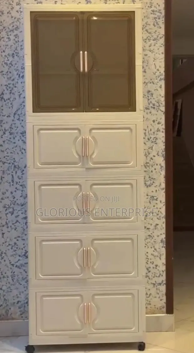 Hard Plastic Wardrobe · Photo 1
