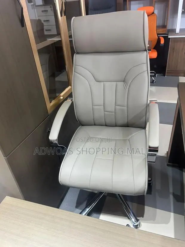Executive Swivel Chair · Photo 1
