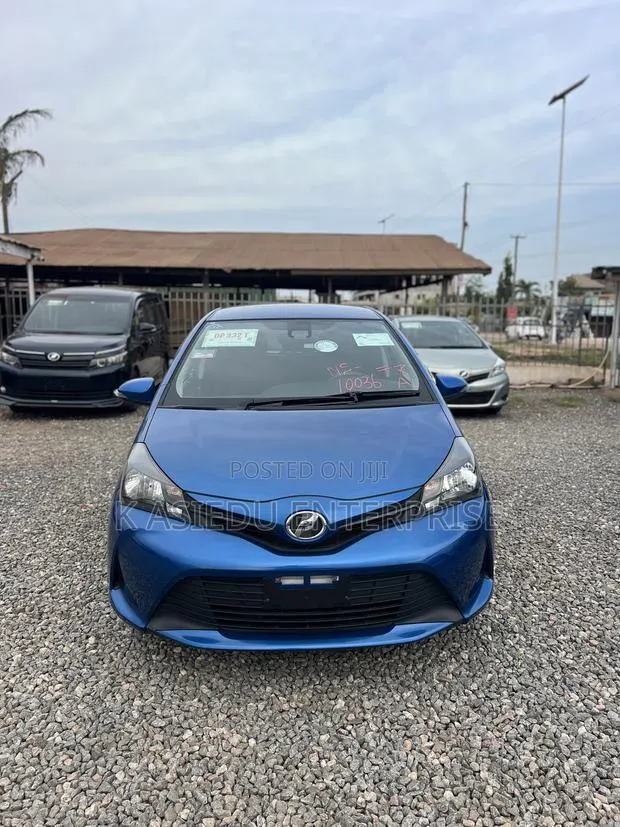 Toyota Vitz 1.3 AWD 3dr 2015 Blue · Photo 1