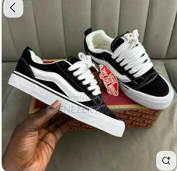 Sneakers (VANS) · Photo 1
