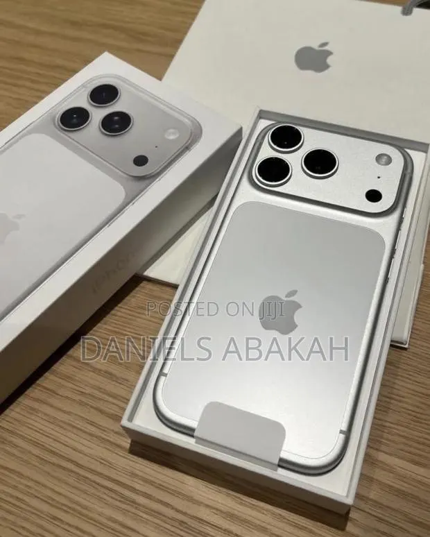 New Apple iPhone 17 Pro Max 512 GB Silver · Photo 1