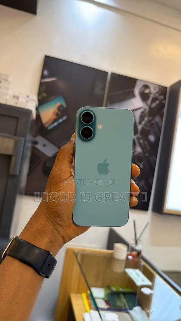 Apple iPhone 16 128 GB Green · Photo 1