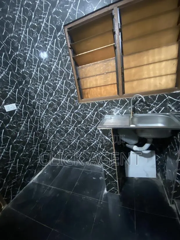 1bdrm Room & Parlour in American House Down for rent · Photo 1