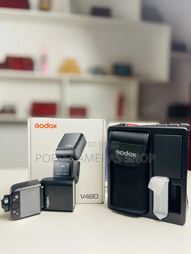 Godox V480 Speedlight With Rechargeable Battery · Photo 1