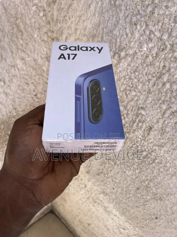 New Samsung Galaxy A17 5G 256 GB Blue · Photo 1