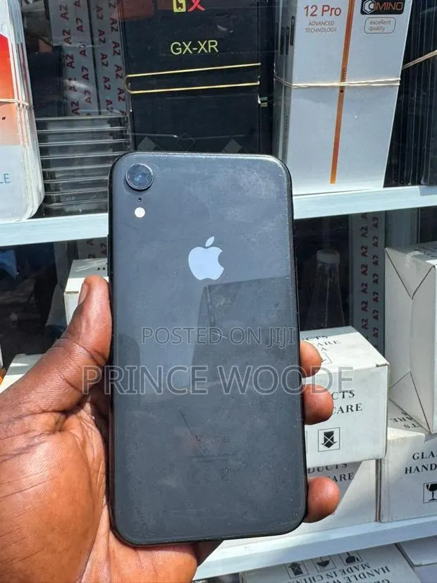 Apple iPhone XR 128 GB Black · Photo 1