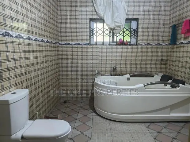 3bdrm House in Kotoku, Amasaman for sale