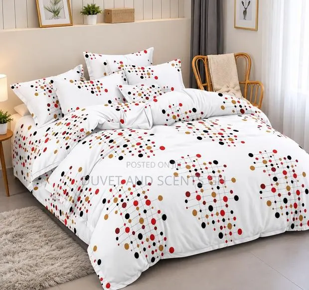 7 PCS Duvet Set With 4 Pillowcases and 1 Cushion Cover · Photo 1