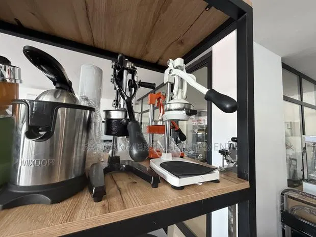 Commercial Manual Orange Juicer · Photo 1