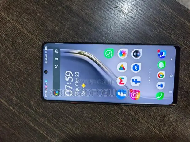 New Tecno Camon 40 Pro 4G 256 GB Gray · Photo 1