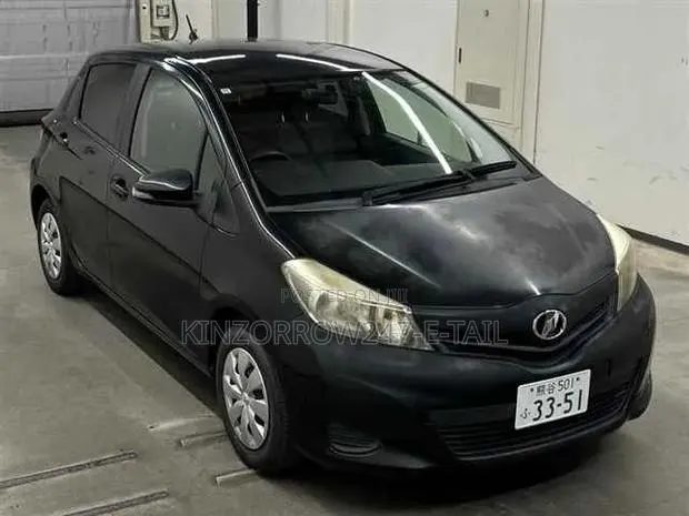 Toyota Vitz 1.0 FWD 5dr 2012 Black · Photo 1