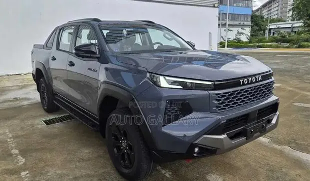 New Toyota Hilux Legend (Diesel) 2026 Gray · Photo 1