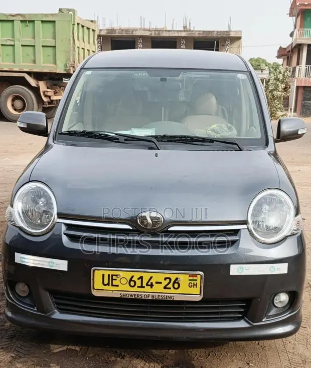 Toyota Sienta 1.5 FWD 2006 Gray · Photo 1