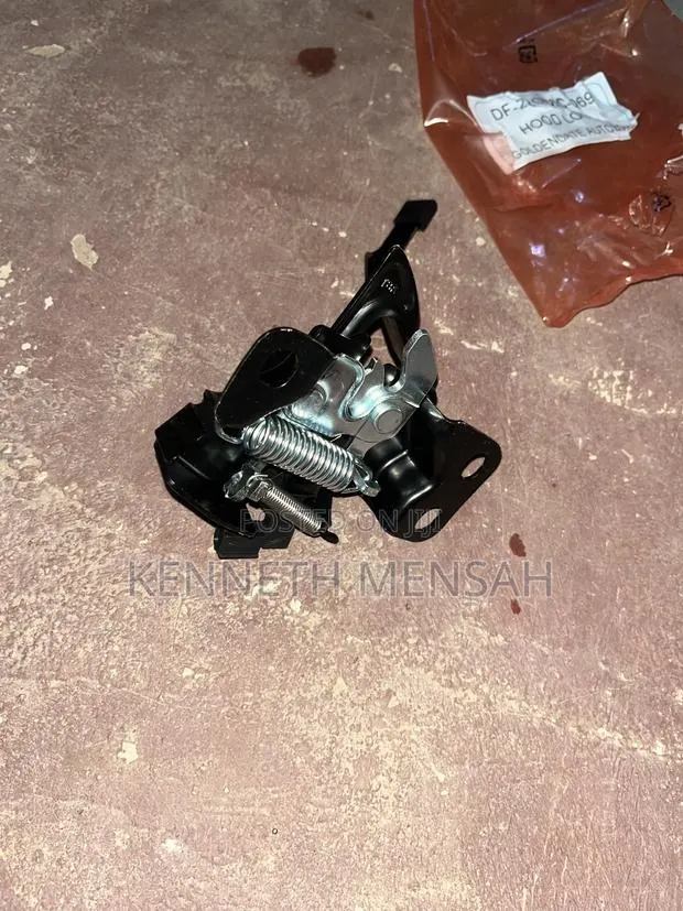 Honda Civic 2022 2025 Bonnet Lock · Photo 1