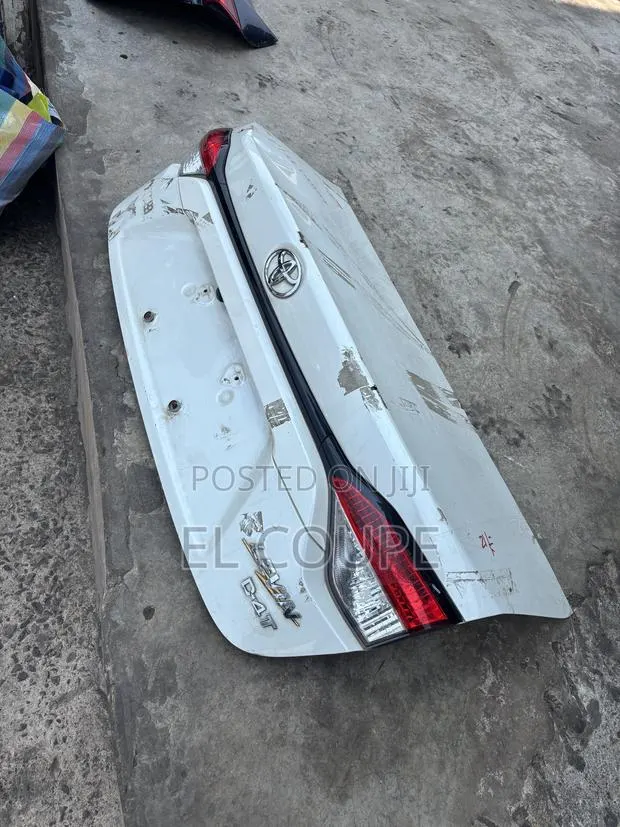 Toyota Corolla 2019-2020-2021-2022-2023-2024 Boot / Tailgate · Photo 1