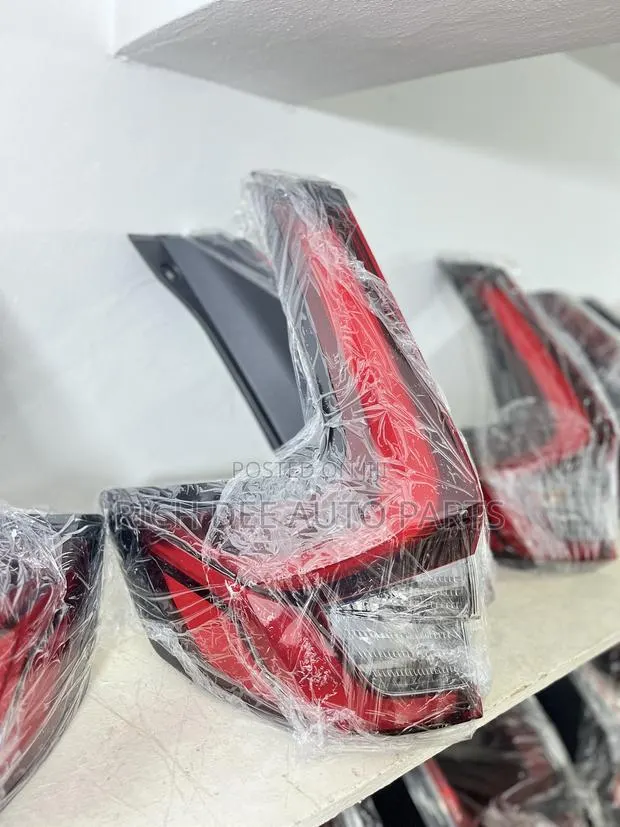 Honda CR-V 23 Taillight 2023, 2024, 2025 Taillight · Photo 1