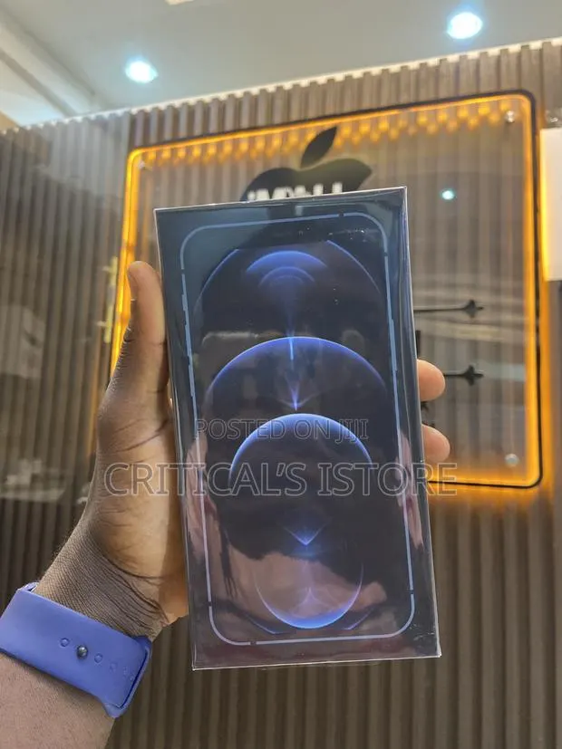 New Apple iPhone 12 Pro Max 256 GB Blue · Photo 1