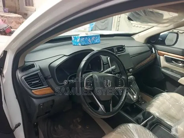 Honda CR-V 2018 White · Photo 1