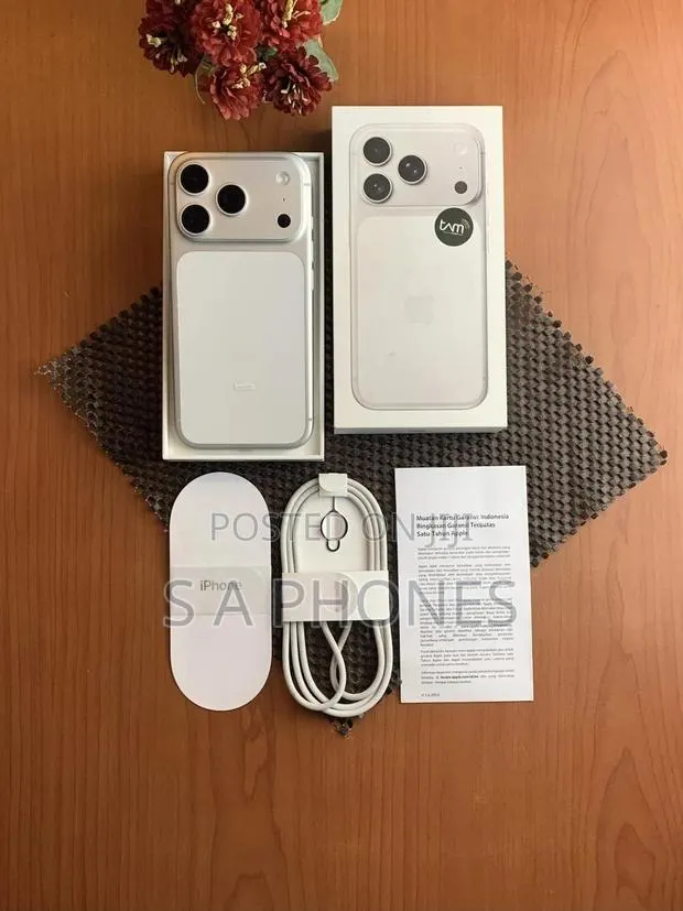 Apple iPhone 17 Pro Max 512 GB White · Photo 1