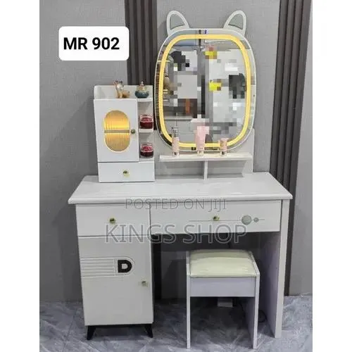 Dressing Mirror With Light · Photo 1