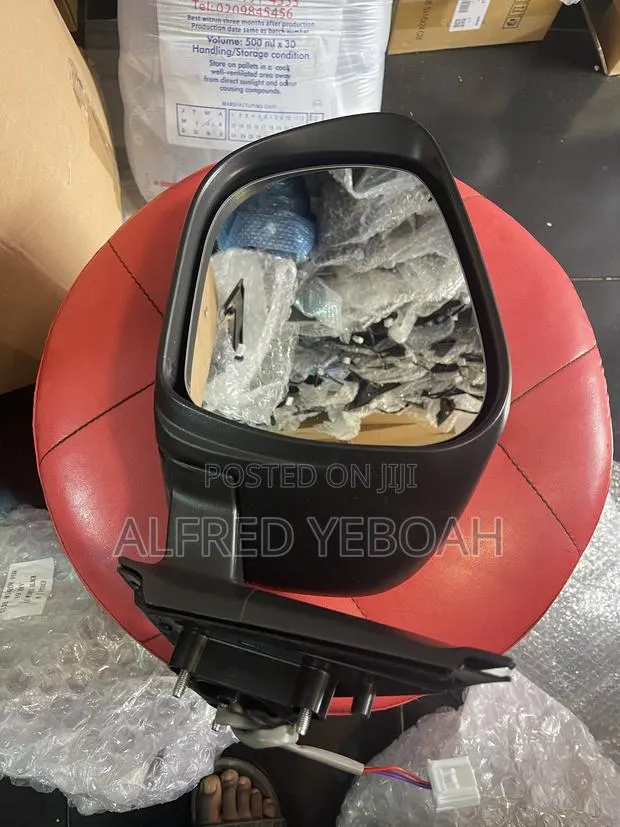 Nissan Navara 2017-2025 Mirror · Photo 1
