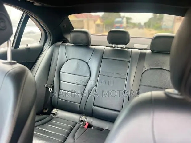 Mercedes-Benz C300 Luxury 4matic Sedan AWD (2.0L 4cyl 7A) 2017 Red · Photo 1