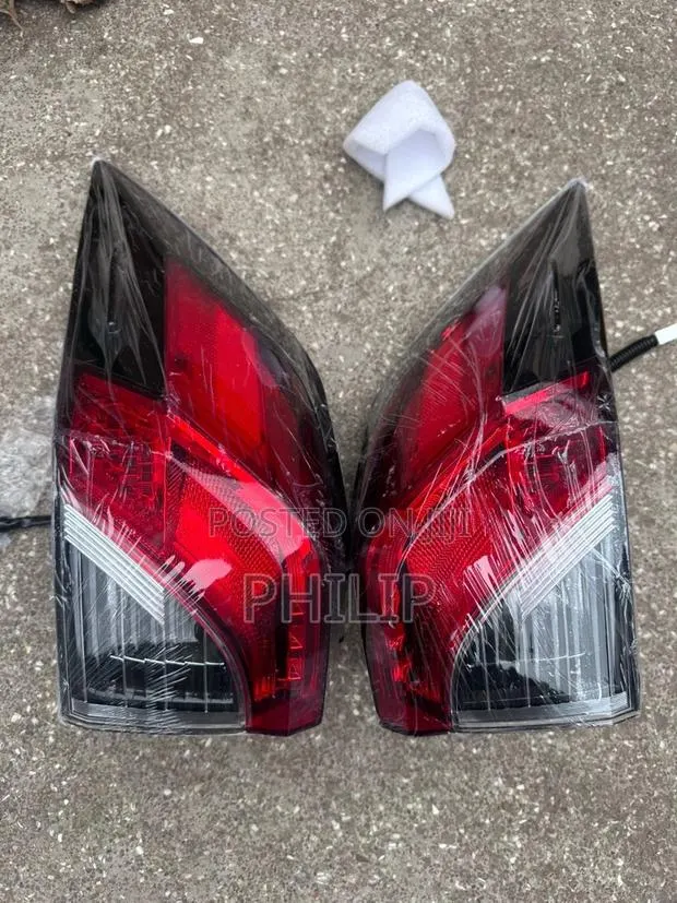 Toyota RAV4 2019,2020 Tail Light Pair · Photo 1