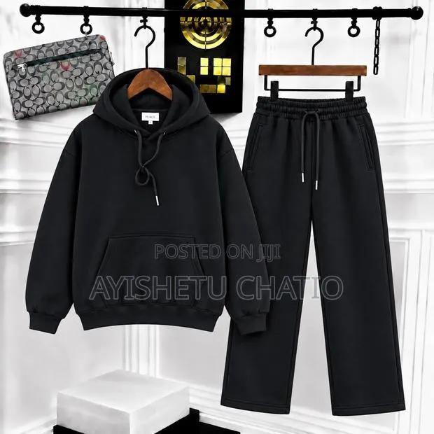 Solid Material, Plain Hoodie · Photo 1