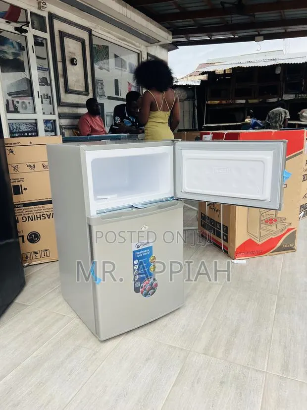 Extremely Chilling Pearl Pf 235t-1a 2 Door Table Top Fridge · Photo 1