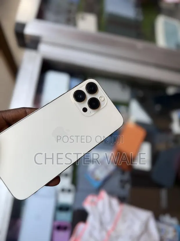Apple iPhone 16 Pro Max 512 GB Gold · Photo 1