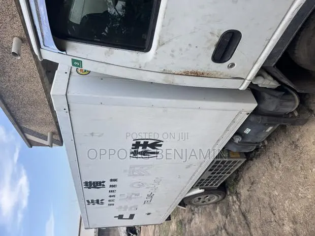 Isuzu Elf Truck · Photo 1