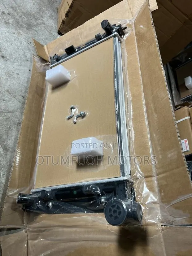 Toyota Corolla S 2003 2004 2005 2006 2007 2008 Radiator (Water Tank) · Photo 1