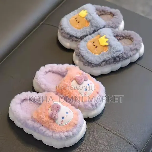 Kids’ Fluffy Bedroom Slides · Photo 1