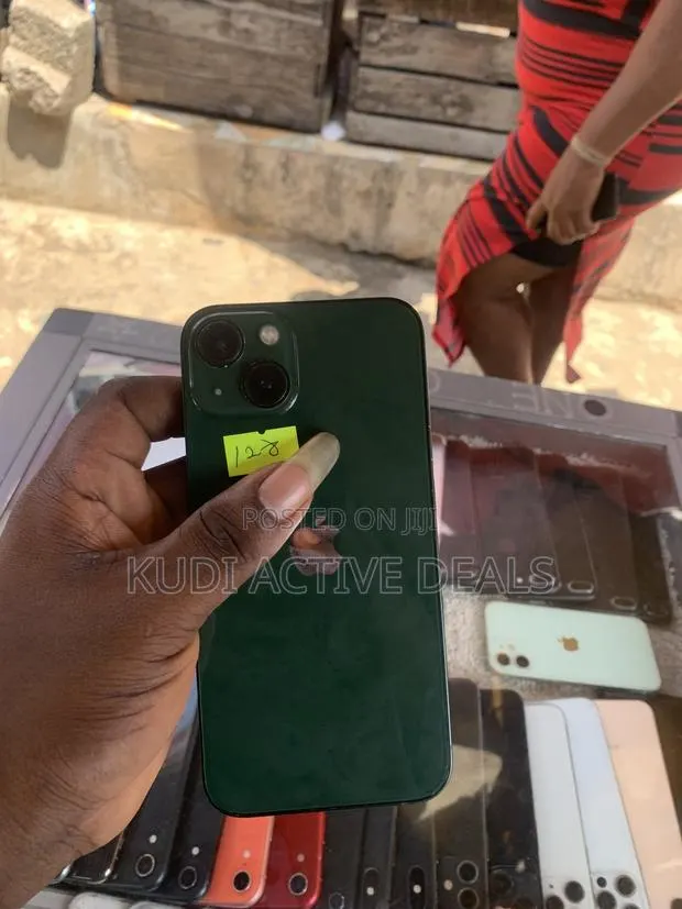 Apple iPhone 13 128 GB Green · Photo 1