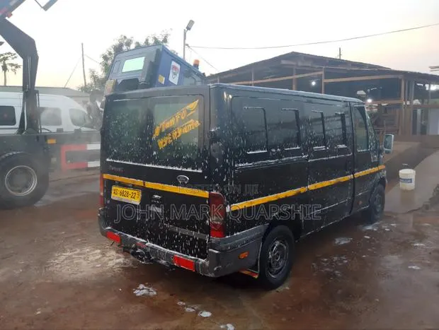 Ford Transit 2002 Black · Photo 1