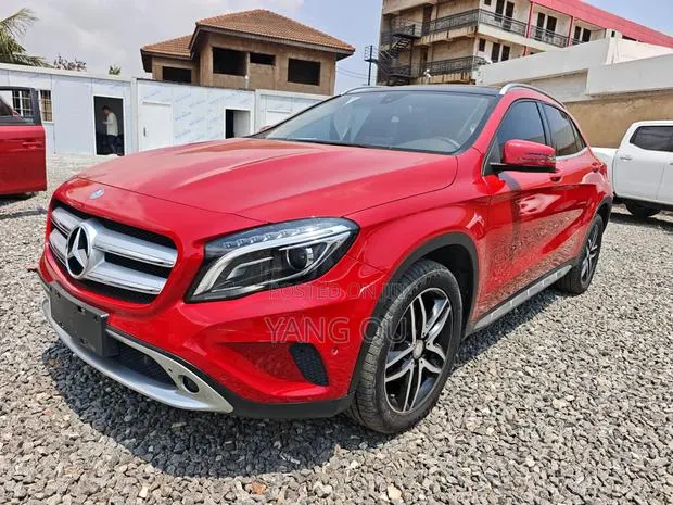 Mercedes-Benz GLA-Class 2016 Red · Photo 1
