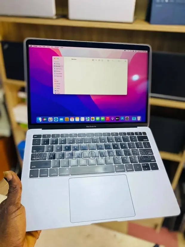 Laptop Apple MacBook Air 2018 8GB Intel Core i5 SSD 128GB · Photo 1