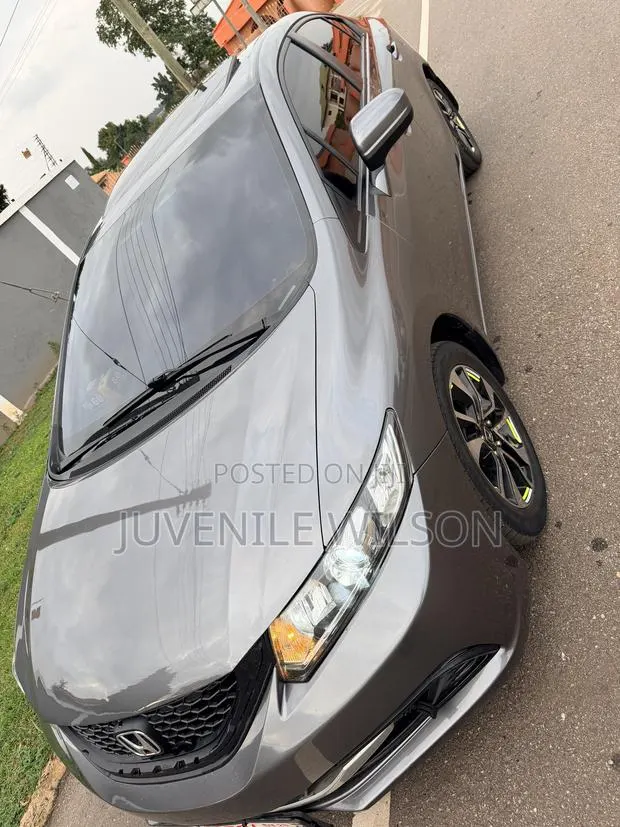 Honda Civic LX 4dr Sedan (1.8L 4cyl 5M) 2015 Gray · Photo 1