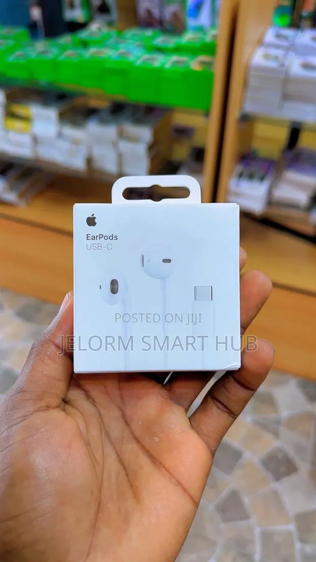 USB-C Apple Earpiece · Photo 1