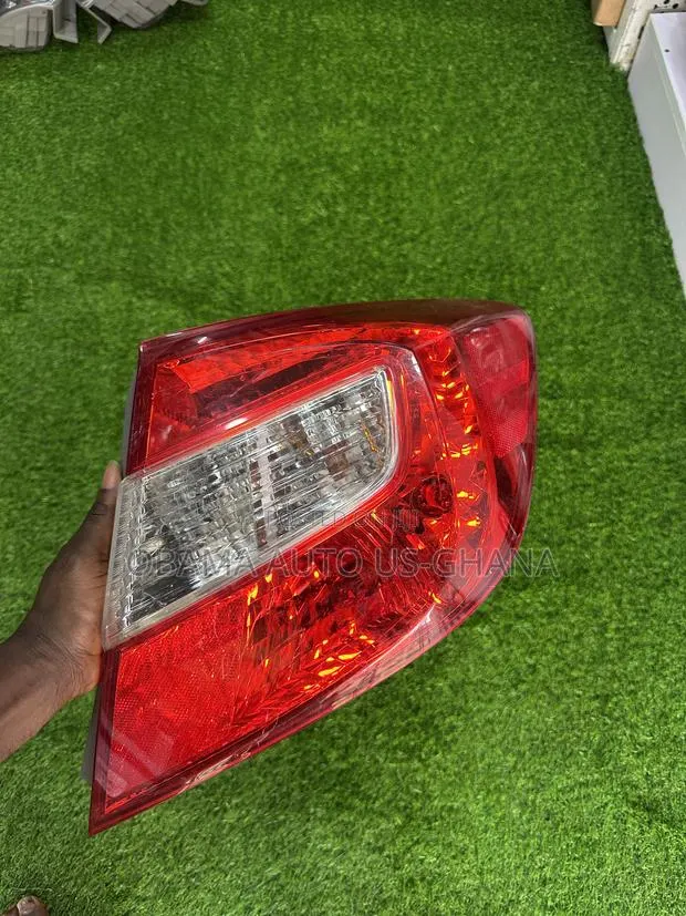 Honda Civic Taillight 2012 OEM Tail Light · Photo 1