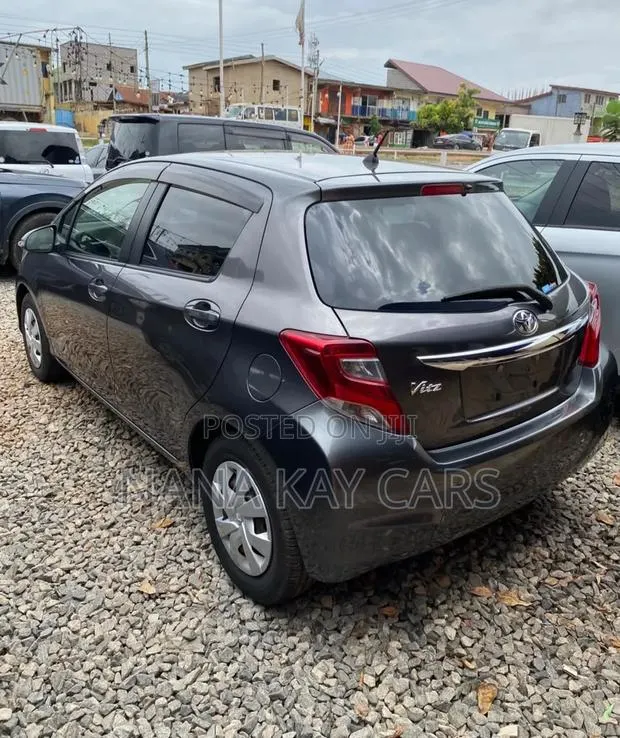 Toyota Vitz 1.3 AWD 5dr 2015 Gray