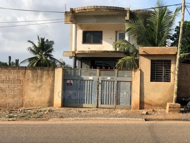 3bdrm Duplex in Bokorbokor, Ablekuma for sale
