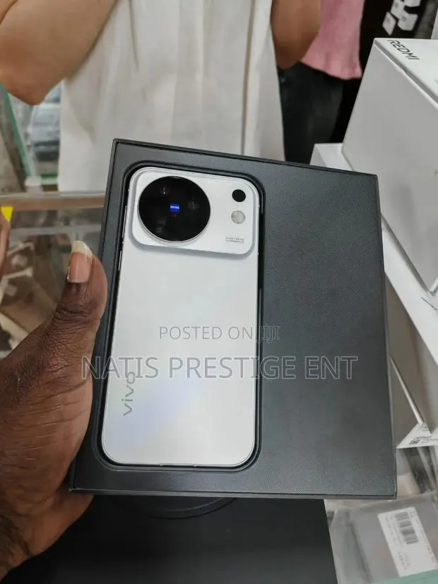 New Vivo X500 512 GB White · Photo 1